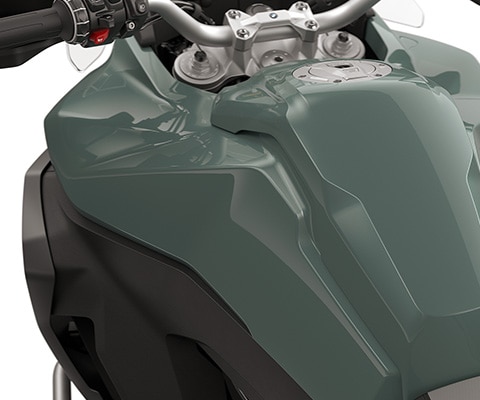 The side panels of the F 900 GS Adventure from BMW Motorrad with a large 23 l tank