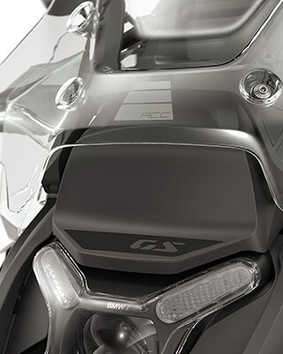 Electrically adjustable windscreen