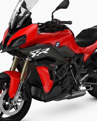 We see the S 1000 XR in a three-quarter front view.