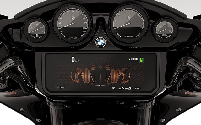 The cockpit boasts the analogue round instruments and the TFT display.