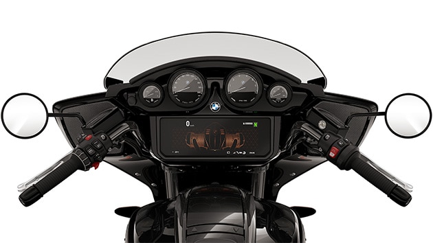 The cockpit boasts the analogue round instruments and the TFT display.