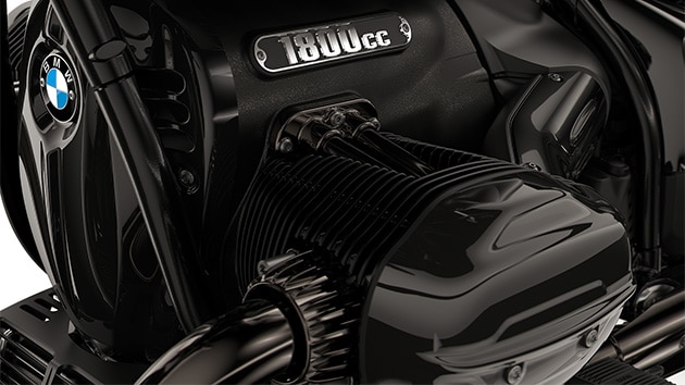 Impressive R 18 B boxer engine.