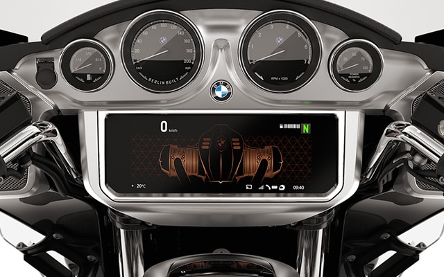 The cockpit boasts the analogue round instruments and the TFT display.