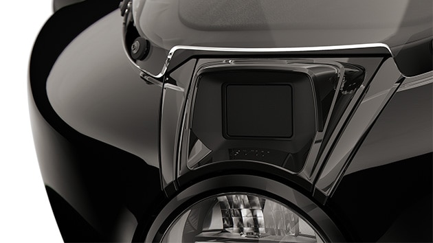 We see the R 18 Transcontinental with the Active Cruise Control system.