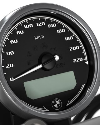 We see the classic speedometer instrument of the R nineT Pure.