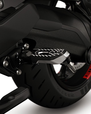 The adjustable footrest system of the R 1300 R from BMW Motorrad
